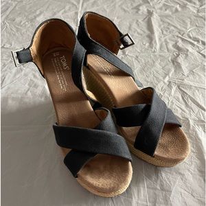 Toms size 8 wedges